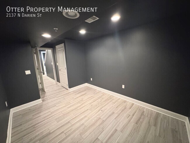 Building Photo - 2137 N Darien St