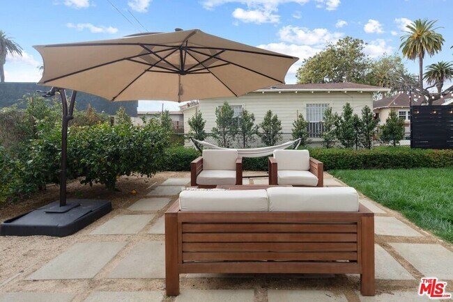 Building Photo - 1728 W 39th St