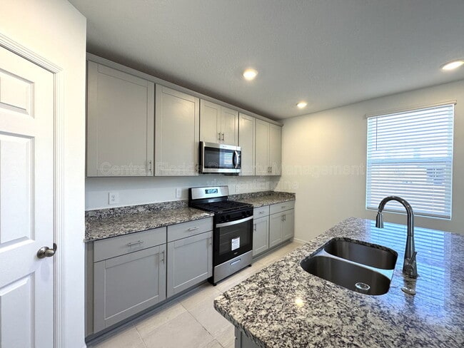 Building Photo - 2958 Sunstar Dr