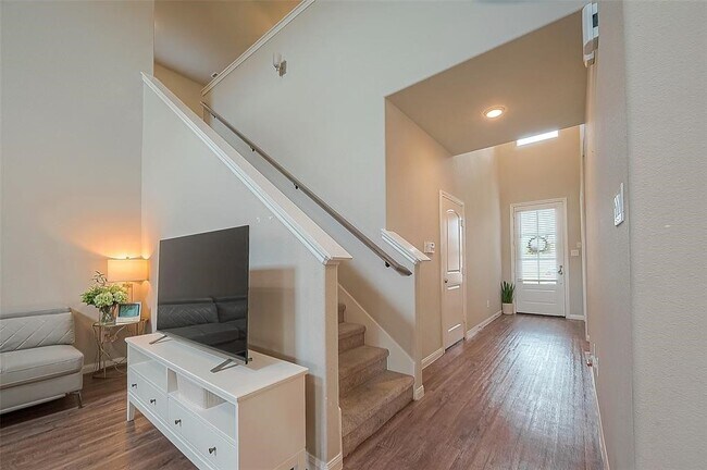 Building Photo - 21029 Crinet Square
