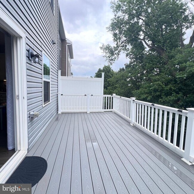 Building Photo - 18 Hunters Dr