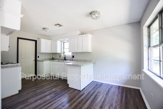 Building Photo - 1208 Cathy Ln