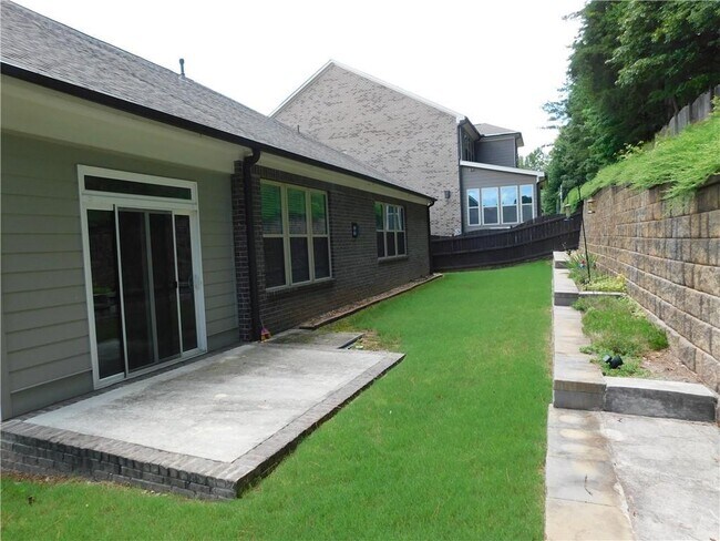 Building Photo - 330 La Perla Dr