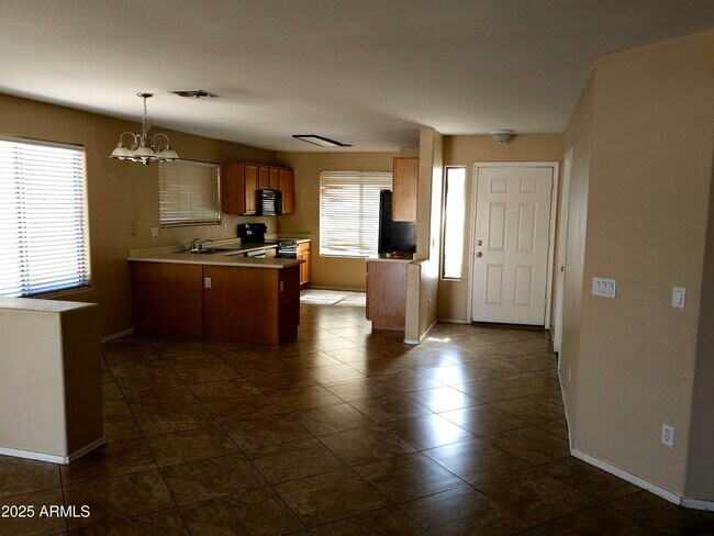 Building Photo - 15116 W Fillmore St