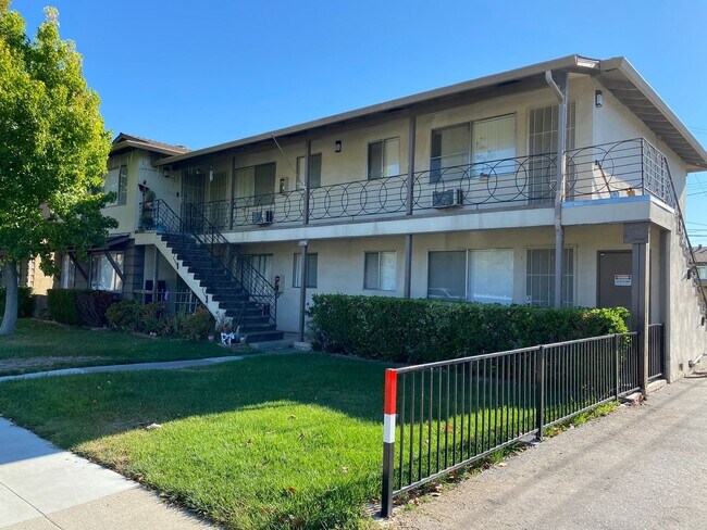 Building Photo - 44-0108