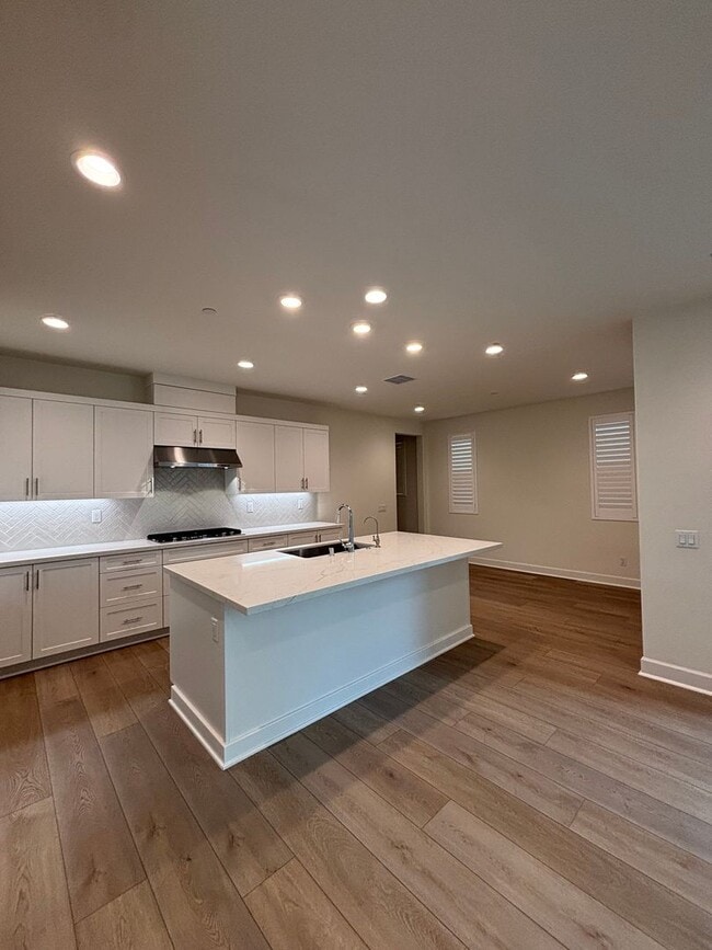 Building Photo - Gorgeous New Build in East Ventura