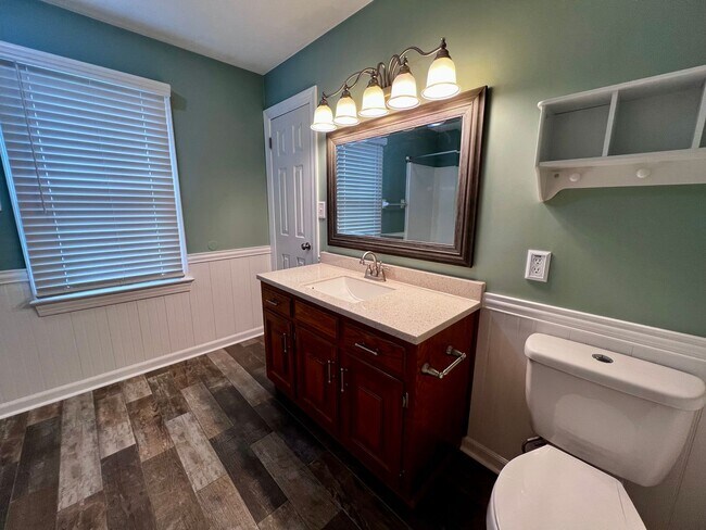 Building Photo - Large 6 bedroom home with Pool in Virginia Beach