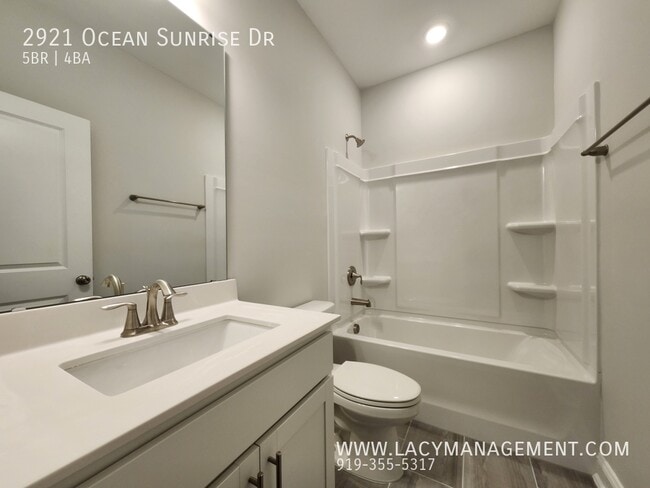 Building Photo - 2921 Ocean Sunrise Dr