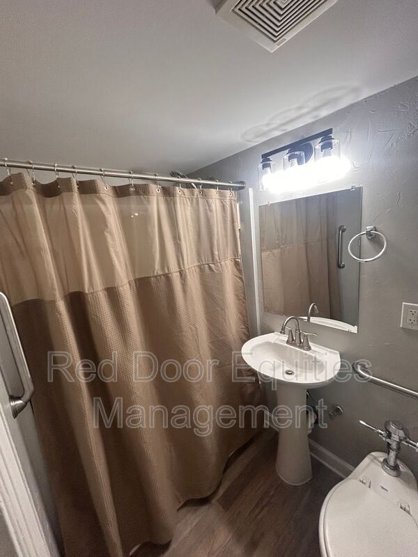 Building Photo - 123 N Broad St