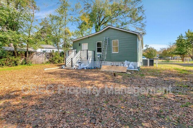 Building Photo - 2642 Ferrara Dr