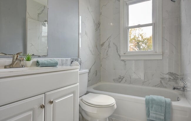 Building Photo - 1515-1517 Hawthorne