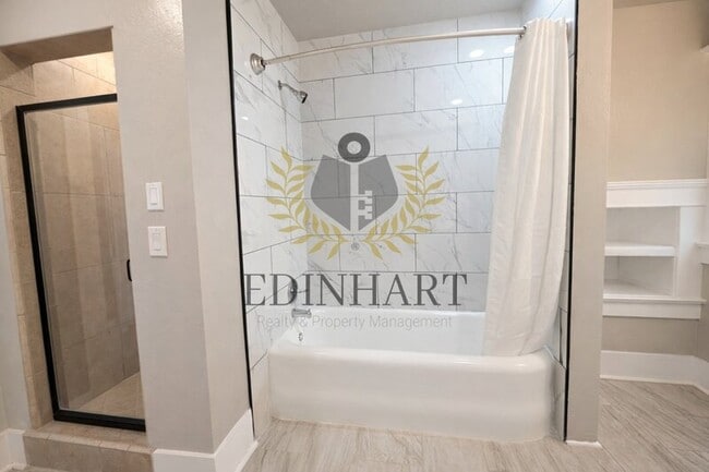 Building Photo - 1105 N College Ave