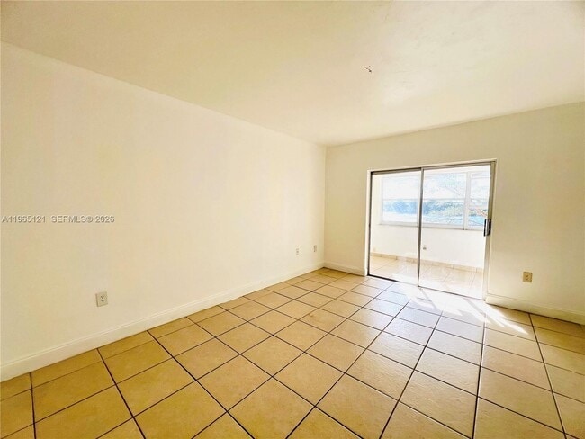 Building Photo - 18900 NE 3rd Ct