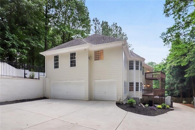 Building Photo - 210 Aerie Ct