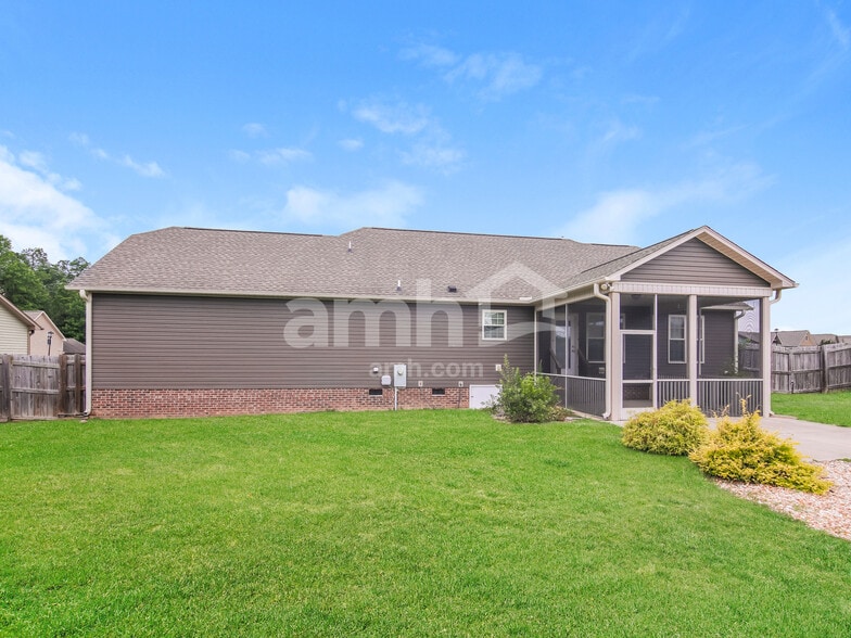 Building Photo - 15 Hanford Dr