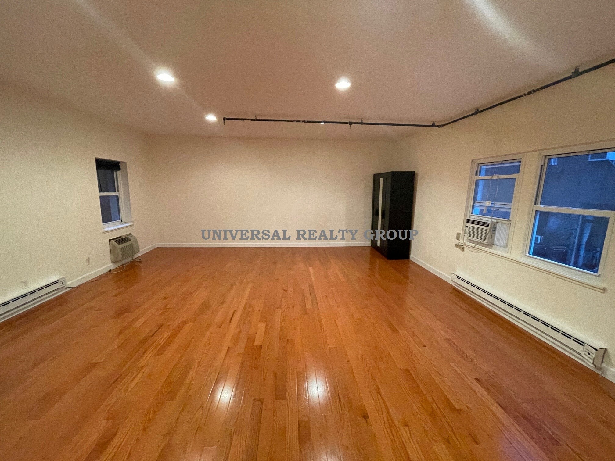 Building Photo - 250 3rd Ave