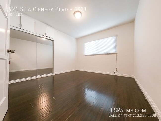 Building Photo - 6921 S La Cienega Blvd