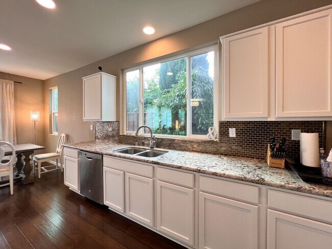 Building Photo - Modern Four-Bedroom Napa Home