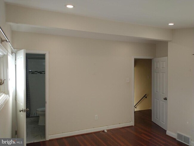 Building Photo - 512 Dartmouth Dr