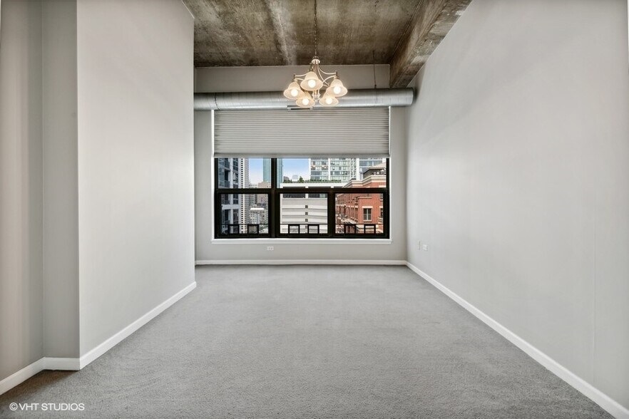 Building Photo - 125 E 13th St