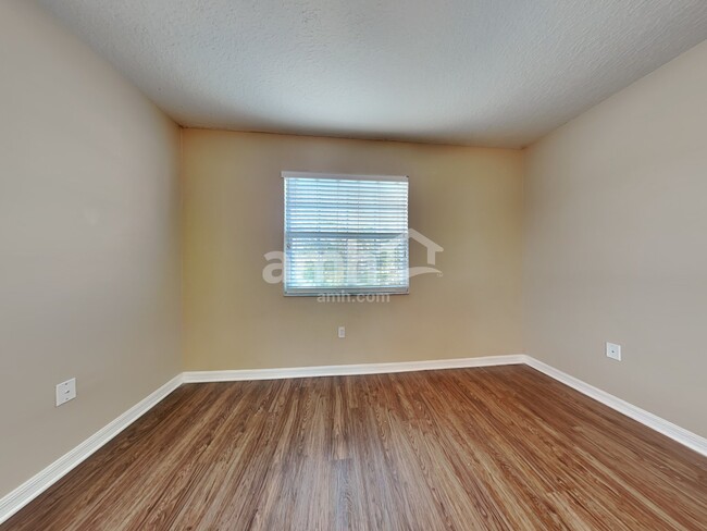 Building Photo - 8837 Royal Enclave Blvd