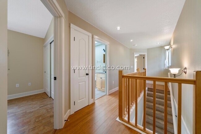 Building Photo - Amazing Eastmoreland Home Near Sellwood wi...