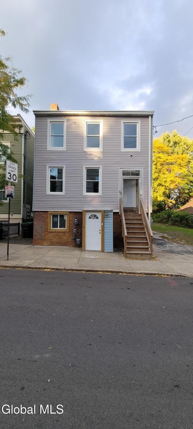 Building Photo - 69 2nd St