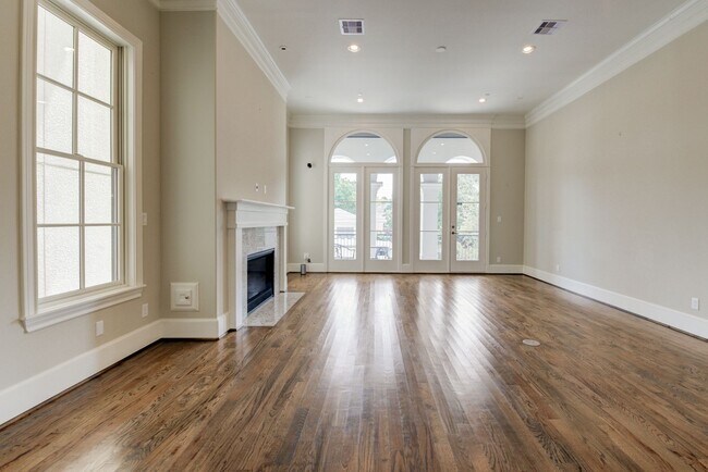 Building Photo - Morningside Terrace Luxury • 4BR + Game Ro...