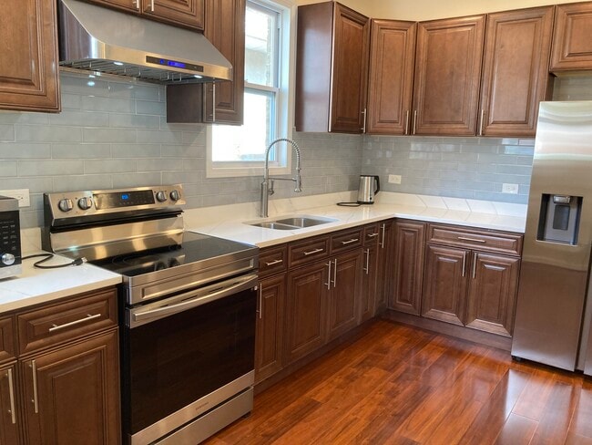 Building Photo - 4830 N Tripp Ave