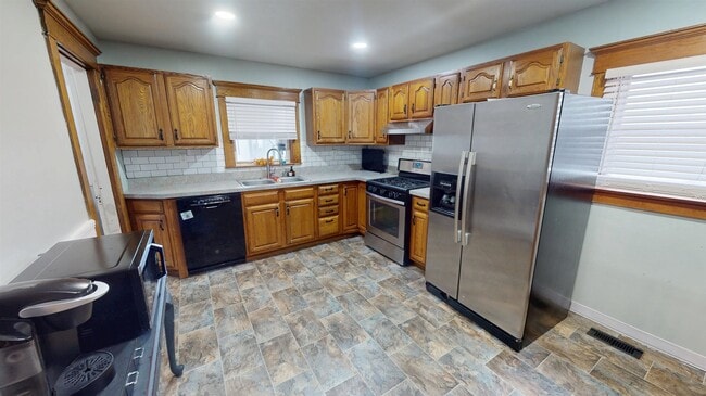 Building Photo - 2554 1st Ave