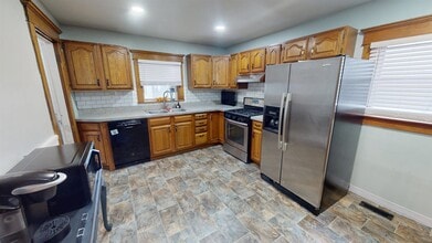 Building Photo - 2554 1st Ave