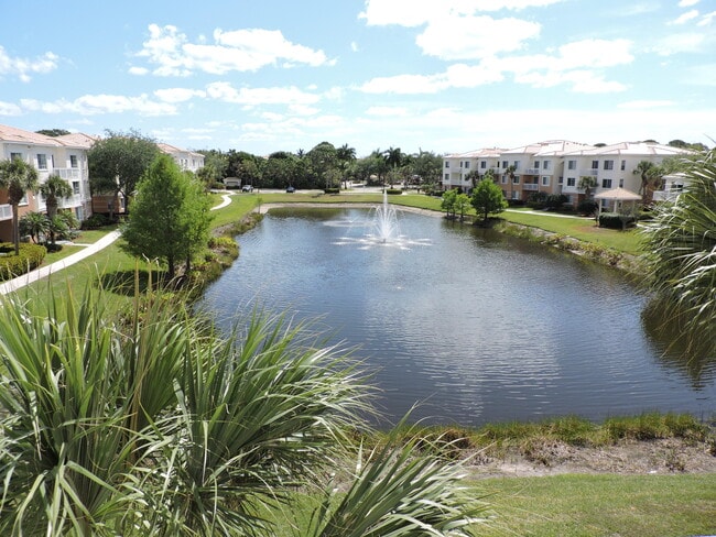 Building Photo - 730.5 Myrtlewood Cir W