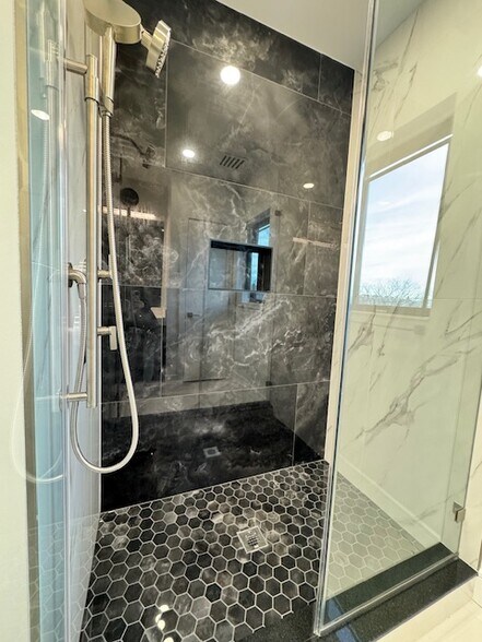 Building Photo - 85 W High St