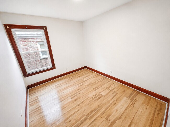 Building Photo - 6807 S Artesian Ave