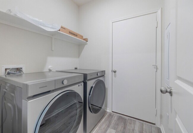 Building Photo - 181 Sugarberry Dr