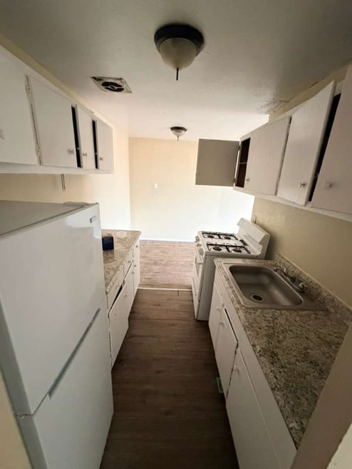 Building Photo - 14835 Euclid Ave