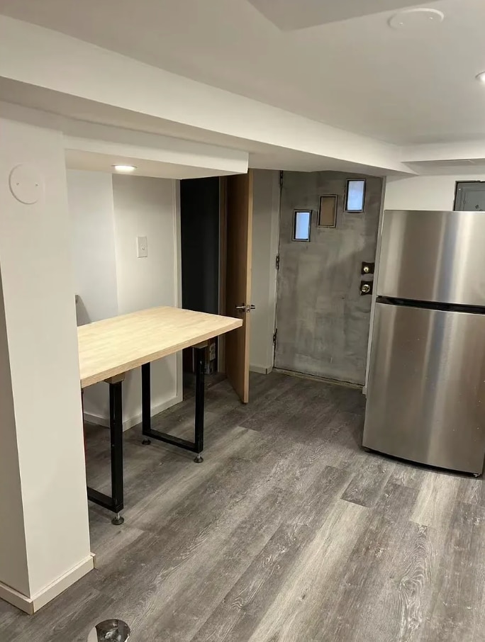 Building Photo - 1721 N Artesian Ave