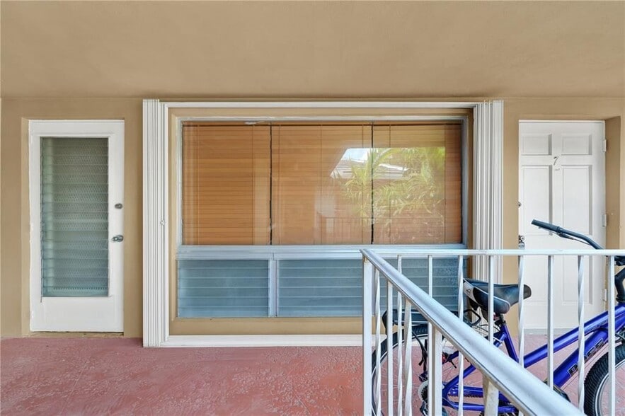 Building Photo - 2864 NE 32nd St