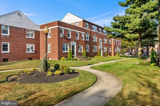 Building Photo - 56 W Maple Ave