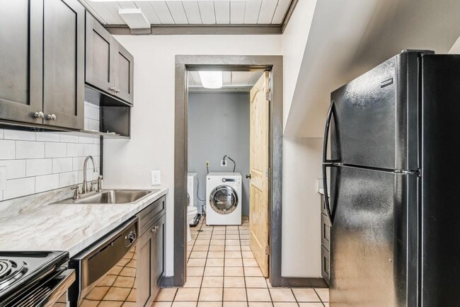 Building Photo - 42 Arminda St