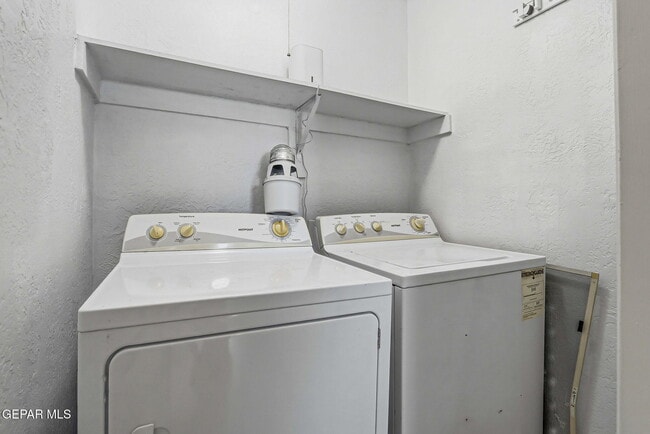 Building Photo - 4433 N Stanton St