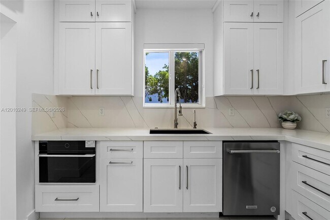 Building Photo - 7800 SW 57th Ct