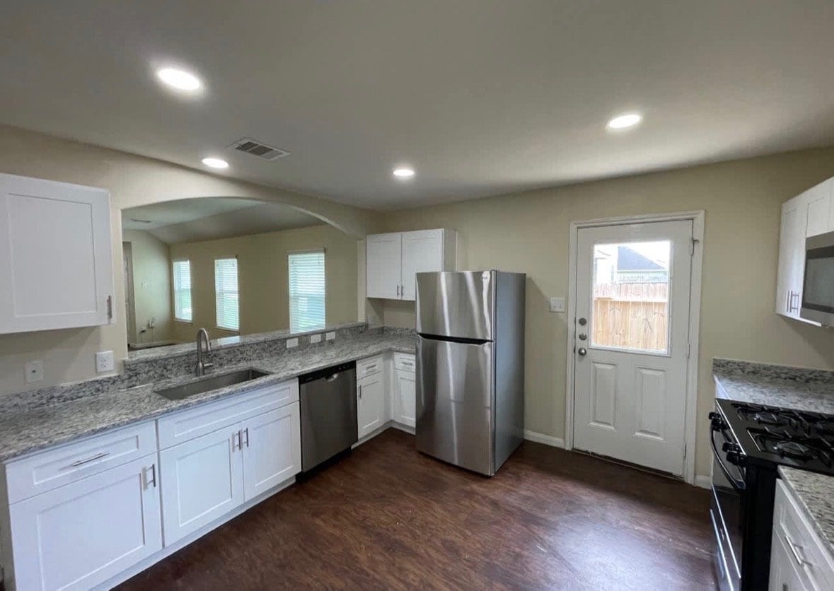 Building Photo - 816 N Piedras St
