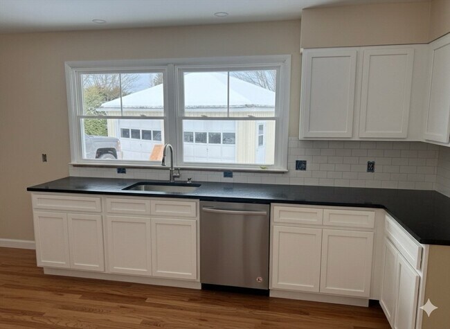 Building Photo - 6 Highland Cir