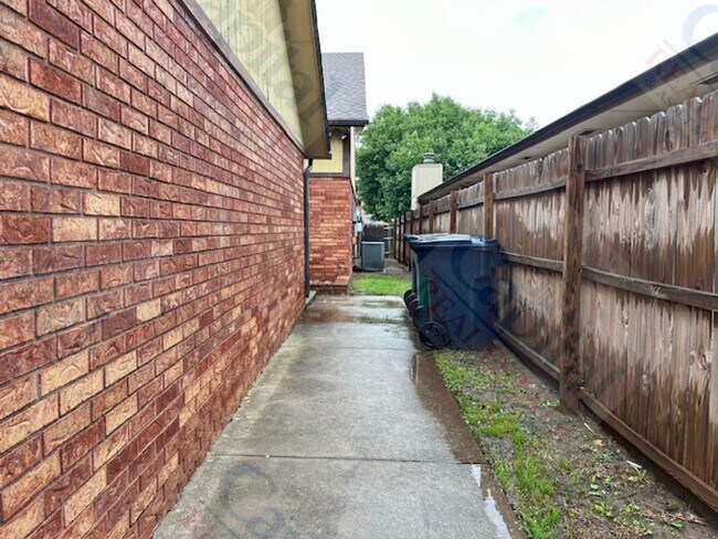 Building Photo - 6717 W Britton Rd