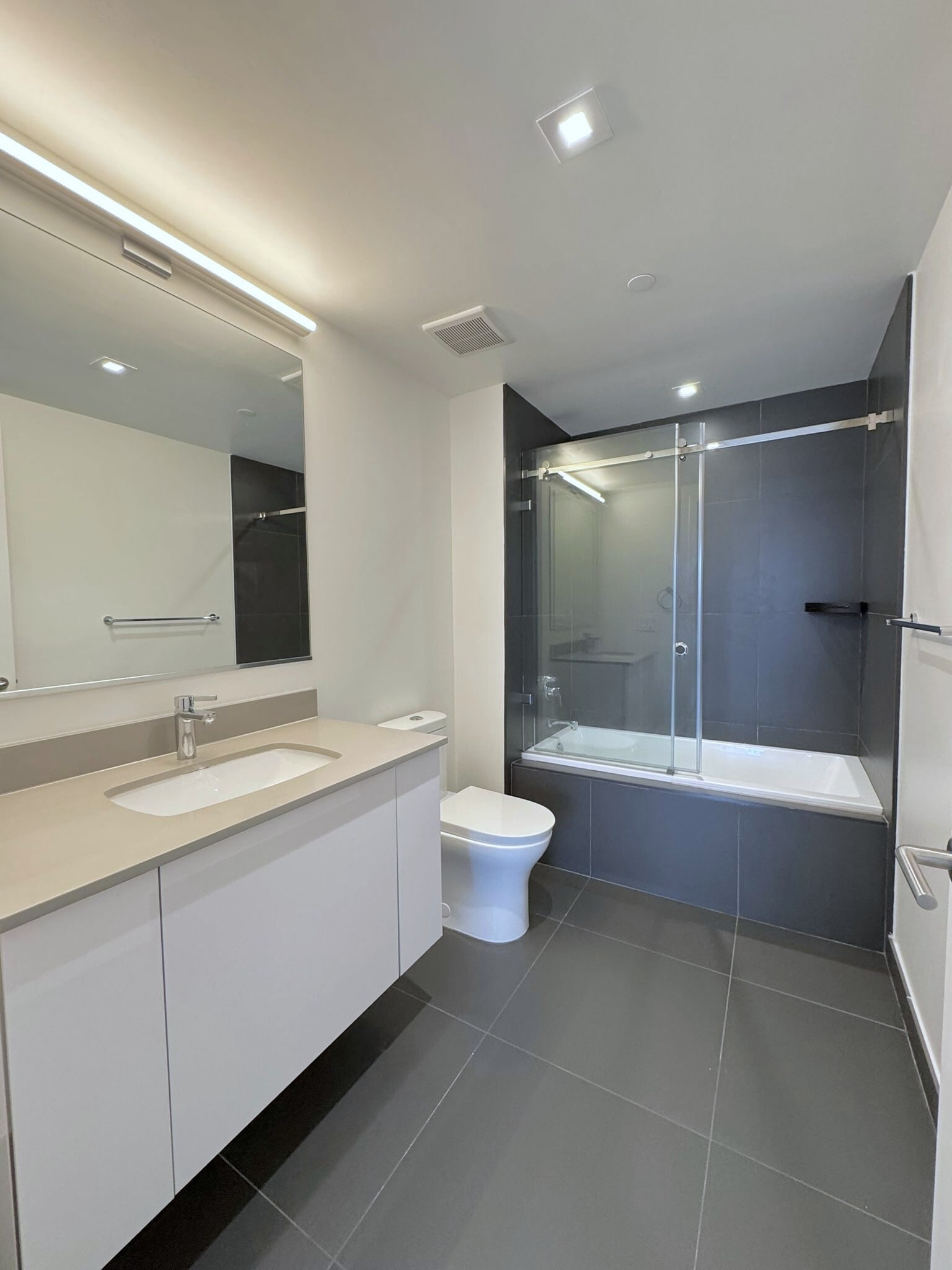 Building Photo - 1600 NE 1st Ave