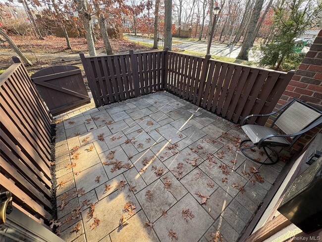 Building Photo - 12 Sagamore Hills Dr