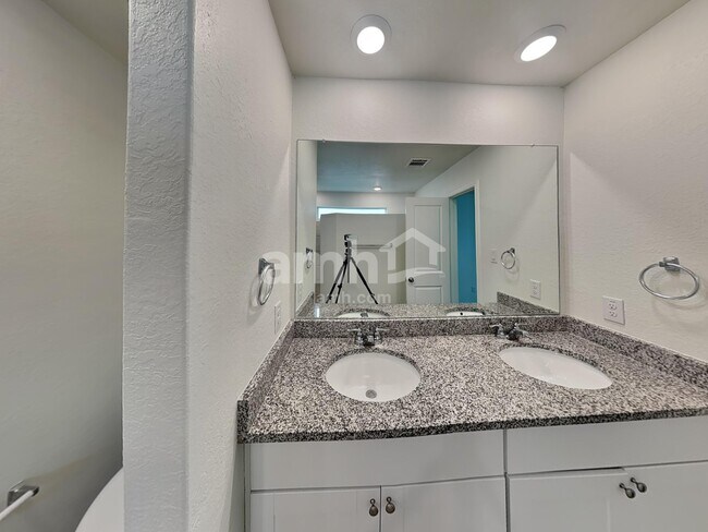 Building Photo - 2705 Iberia Ct