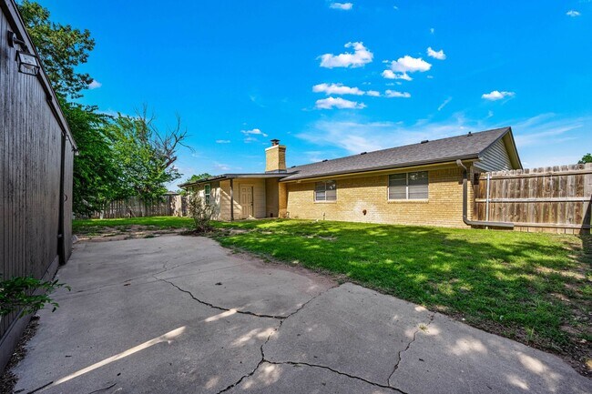 Building Photo - Remodeled