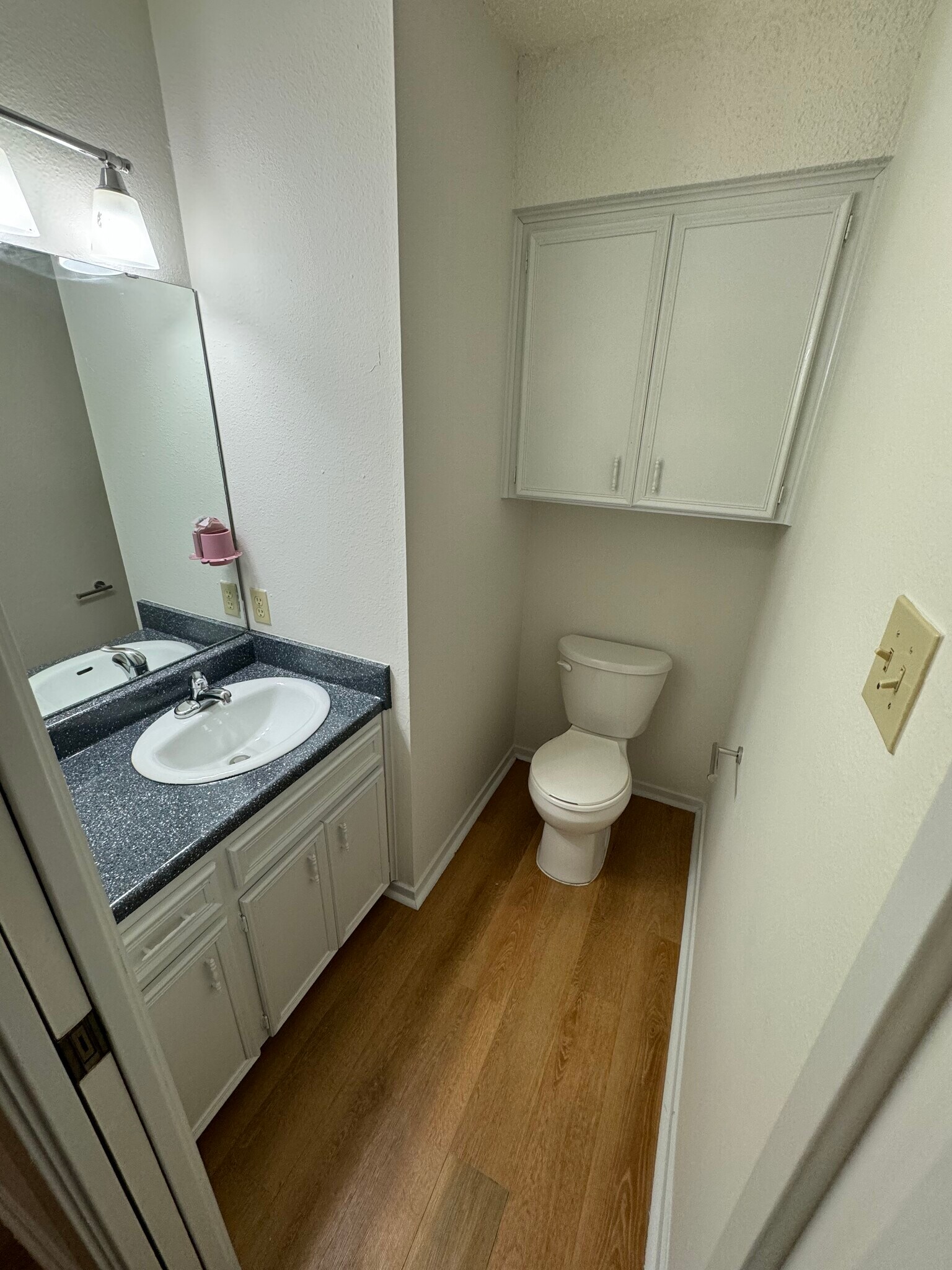 1/2 bathroom ensuite to one bedroom - 7000 Oak Meadow Cir